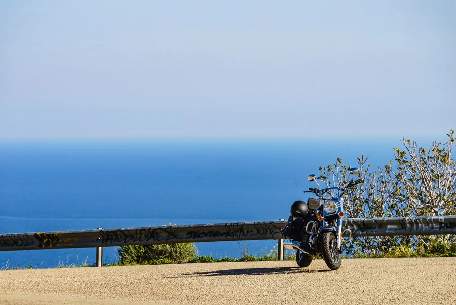 Comment bien préparer son road trip moto en Corse ?