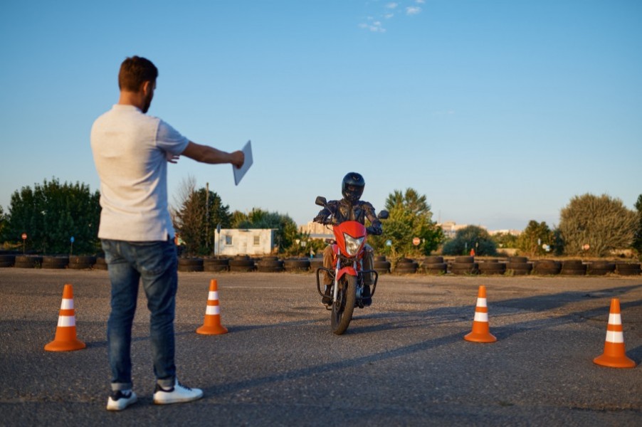 Tout savoir sur le coût du permis moto