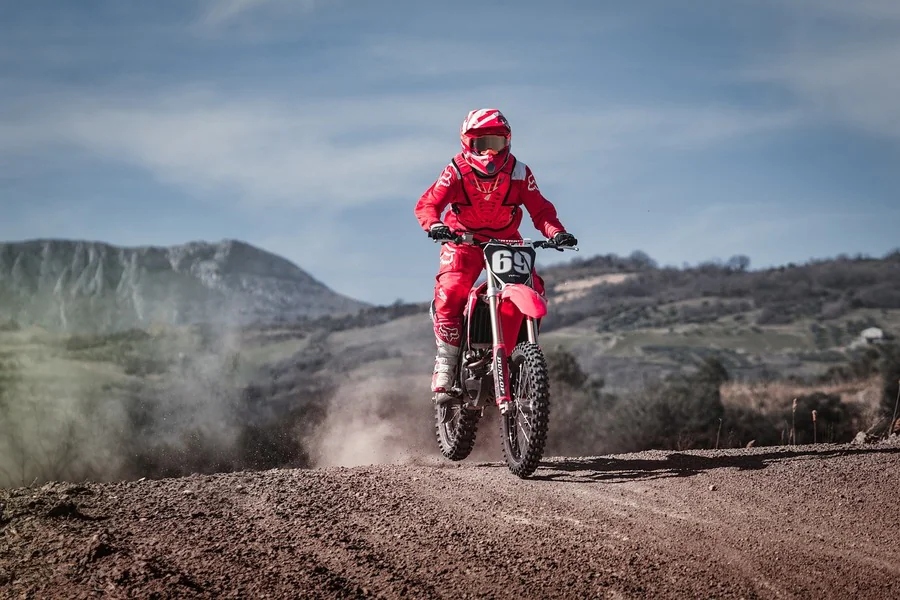 Comment choisir le meilleur terrain de motocross pour s'entraîner ?